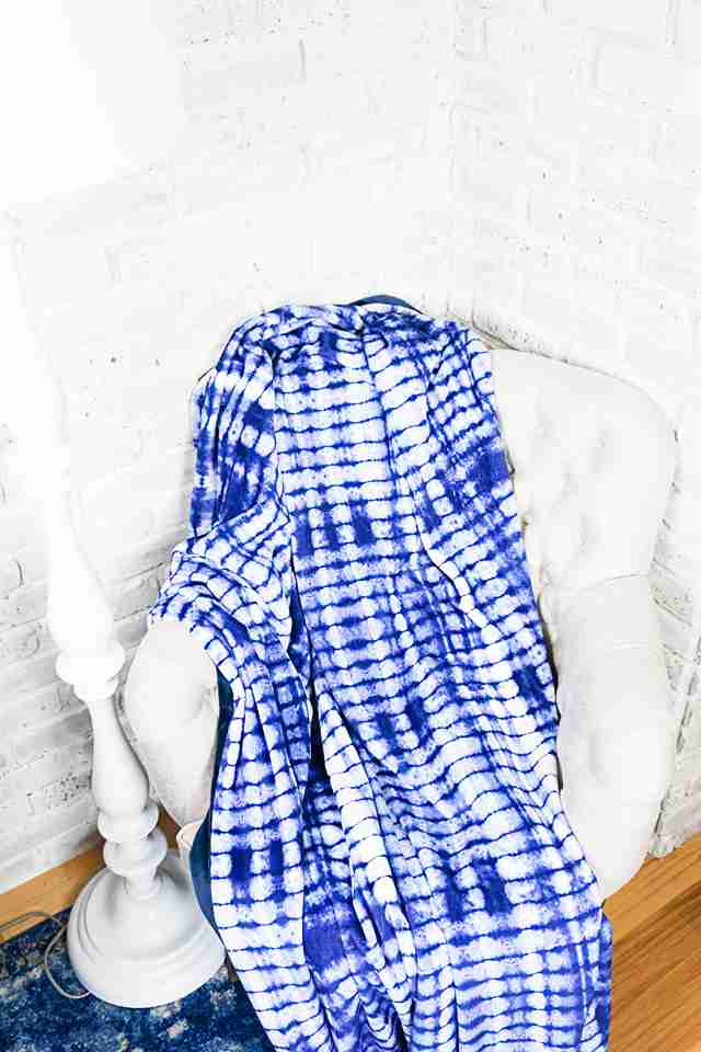 DIY indigo tie-dye blanket sewing gift