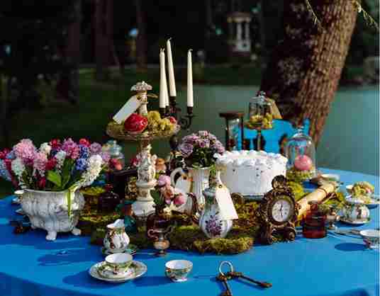 25 DIY Alice in Wonderland Decorations to Spark Your Creativity