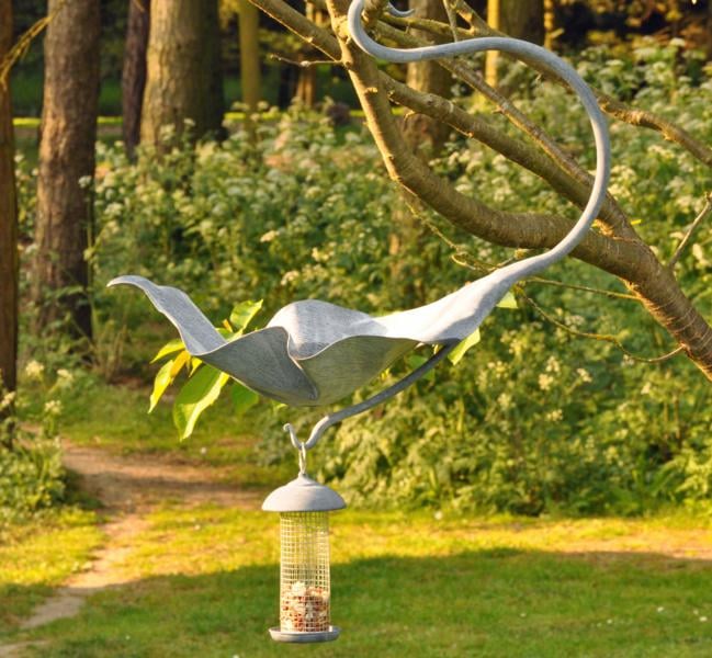 hanging leaf bird bath feeder 649x600