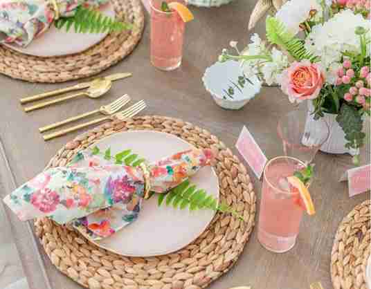Looking for Summer Tablescape Ideas? These Feel Perfect for Outdoor Dining