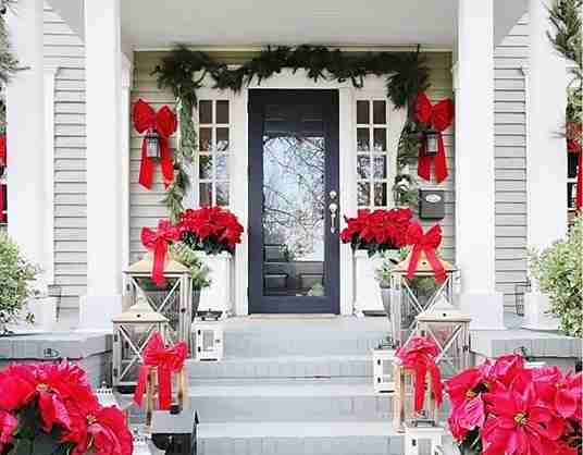 17 Christmas Porch Decor Ideas to Make Your Home Shine This Holiday Season