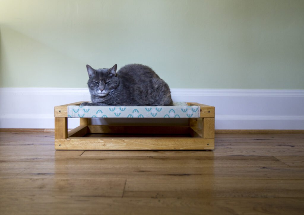 Low profile scandi platform cat hammock bed