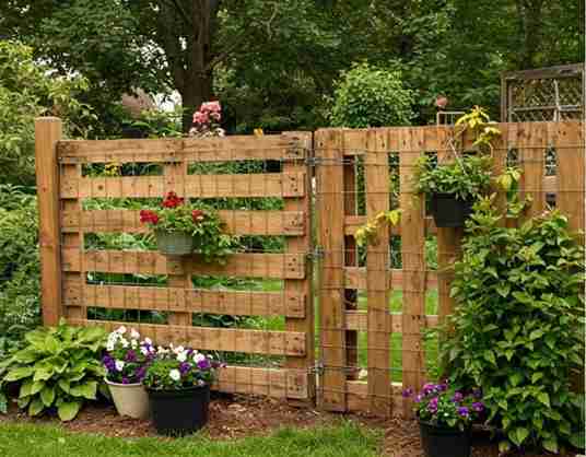 27 Cheap DIY Fence Ideas That Actually Look Good