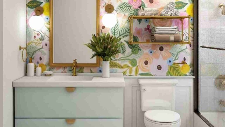 How to Use Wallpaper in a Small Bathroom Without Overwhelming the Space (29 Ideas)