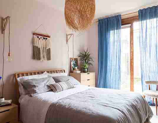 Should Your Curtains Match Your Bedspread? Easy Tips for a Cozy Bedroom Look