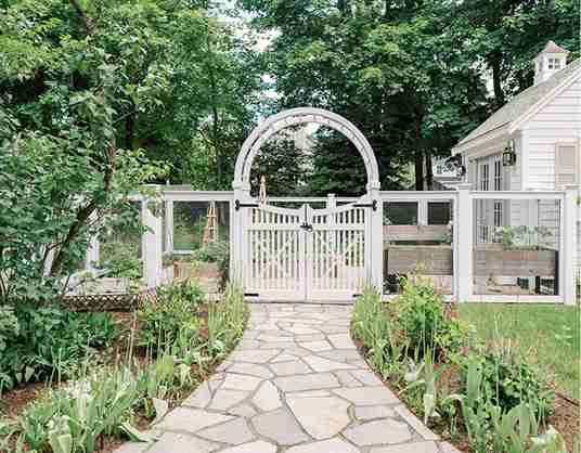 19+ Stunning Front Fence Ideas to Enhance Your Curb Appeal