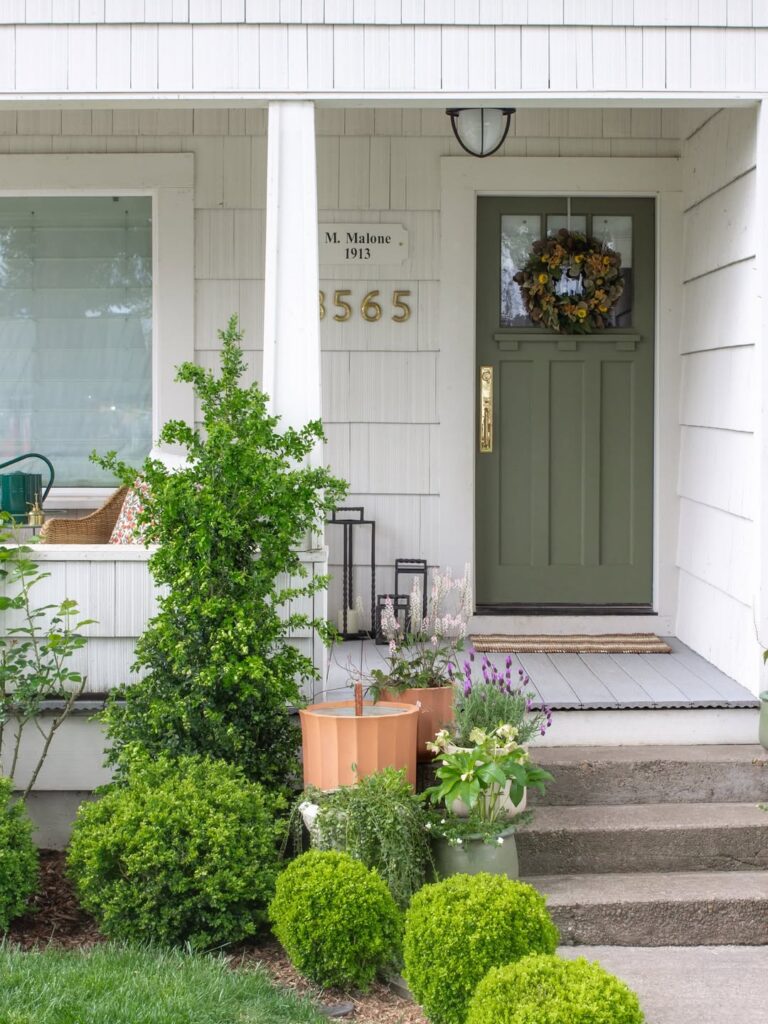 23 Front Porch Railing Ideas That Instantly Upgrade Curb Appeal