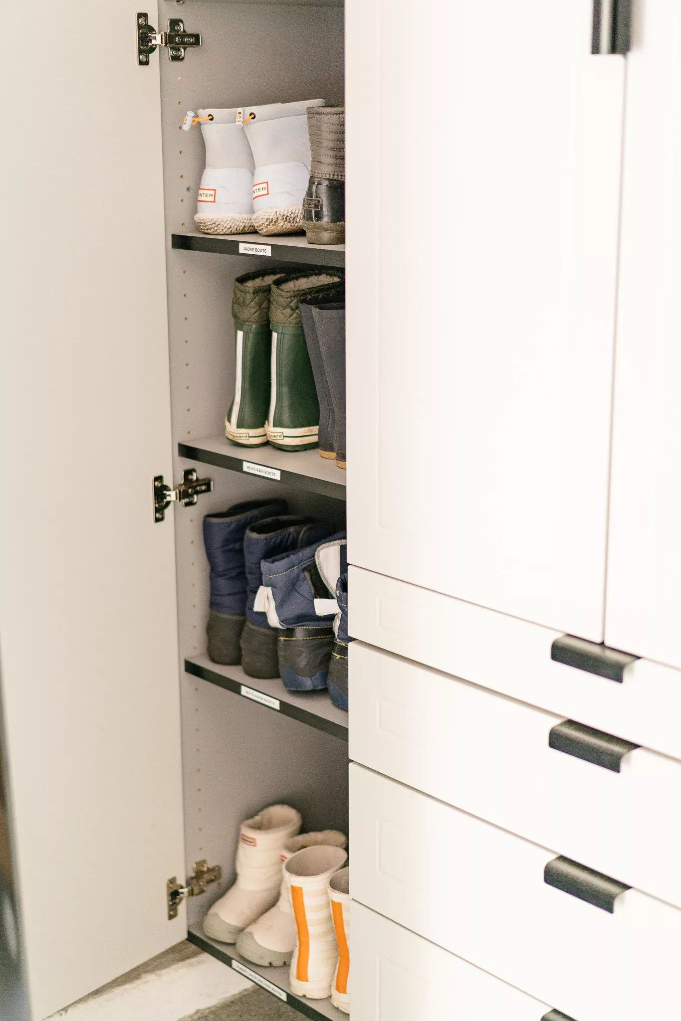 Metal utility shoe rack