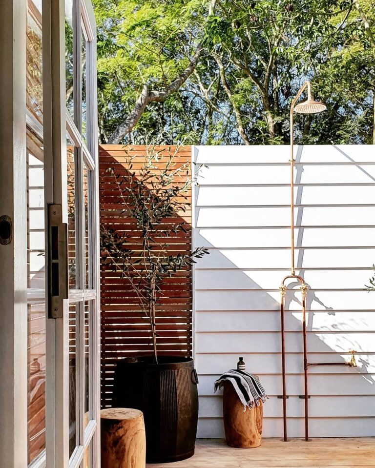 31 Stunning Outdoor Bathroom Designs to Inspire Your Home Oasis