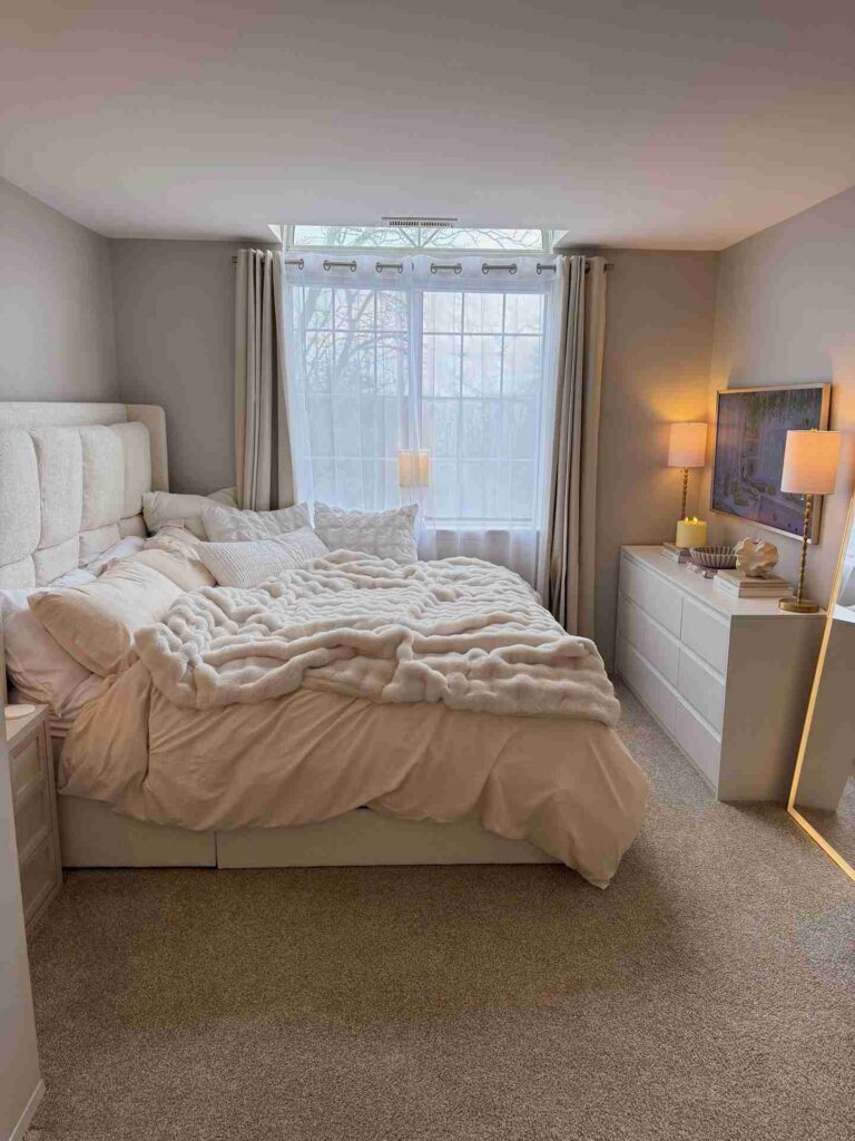 How to Fill Empty Space in Bedroom and Make It Cozy