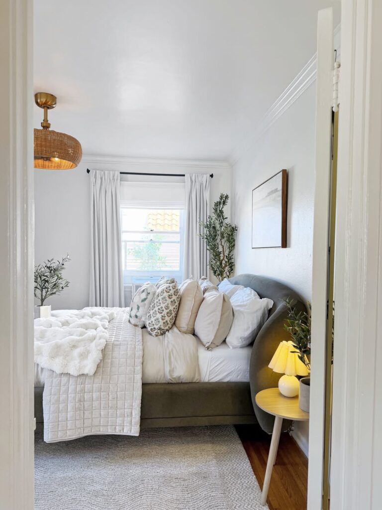 How to Place Rug in Bedroom Without Design Mistakes