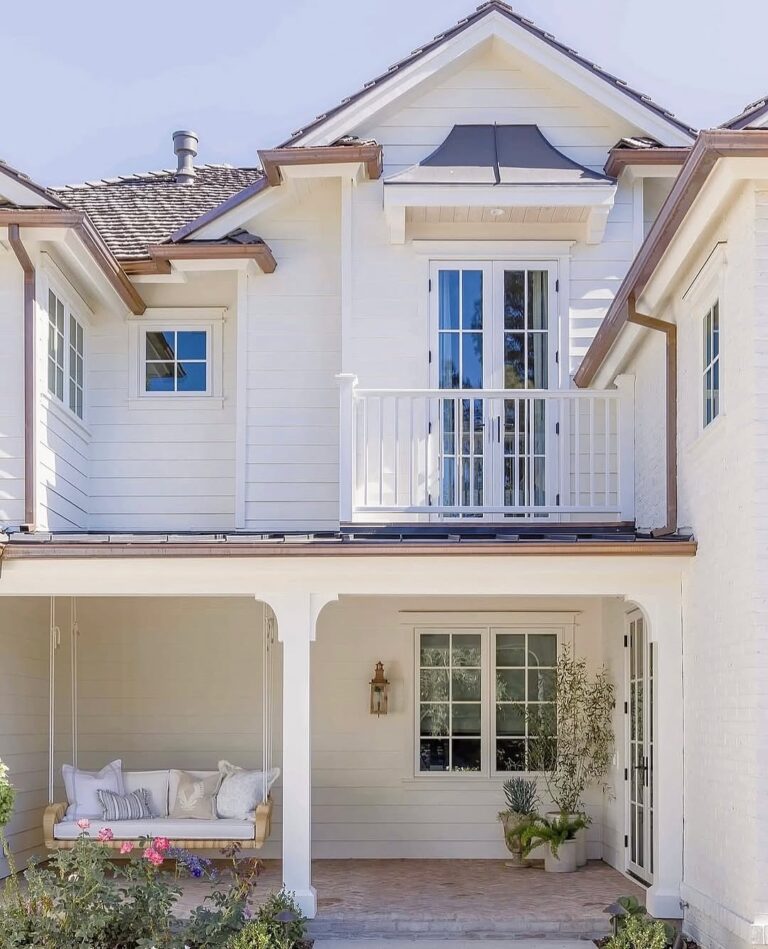 The Quiet Luxury Farmhouse That Proves Restraint Can Be More Powerful Than Color