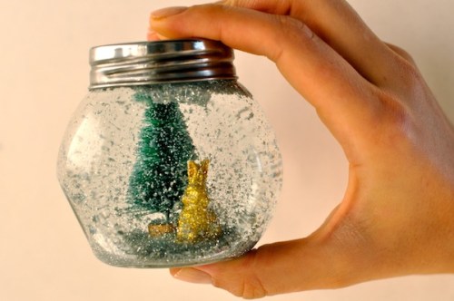 Hanging Wreath Jar Snow Globe